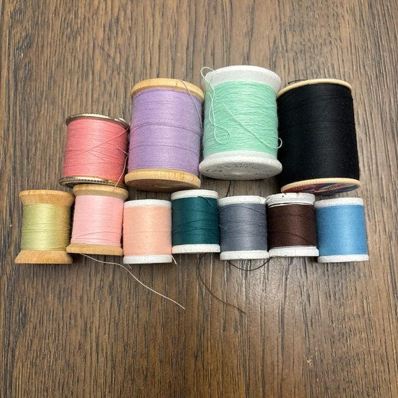Assorted Vintage Thread Spools - Picture 2 of 8